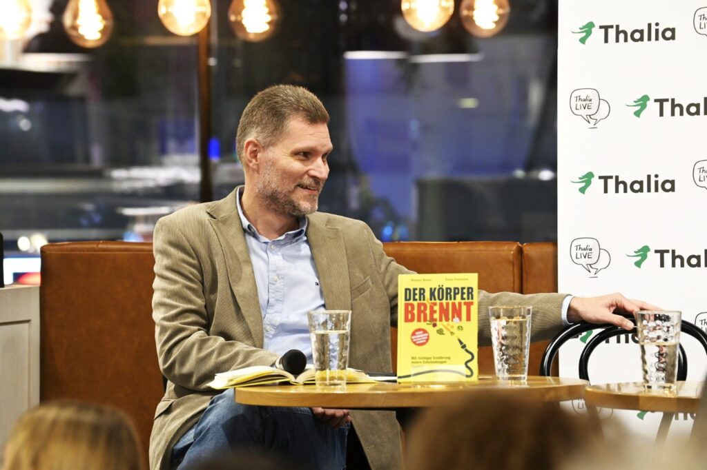 Dr. Klaus Postmann bei der Buchpräsentation bei Thalia am 3. Oktober 2025 © Alexandra Kromus
