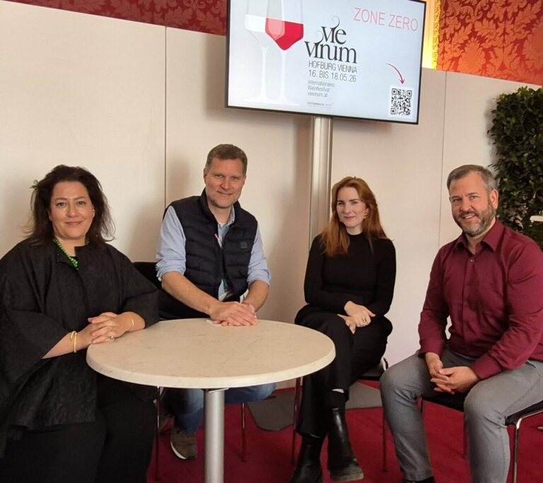 Spannende Podiumsdiskussion zum Thema "Was braucht die Gastronomie?" mit Nina Mohimi (Food-Trend-Expertin), Friedrike Duhme (Sommelieré und Händlerin), Dr. Klaus Postmann (Ernährungsökonom und Handelsexperte) und Rafael Topf (Leiter Sortimentsentwicklung Del Fabro Kolarik) (v.l.n.r.) © Klaus Postmann